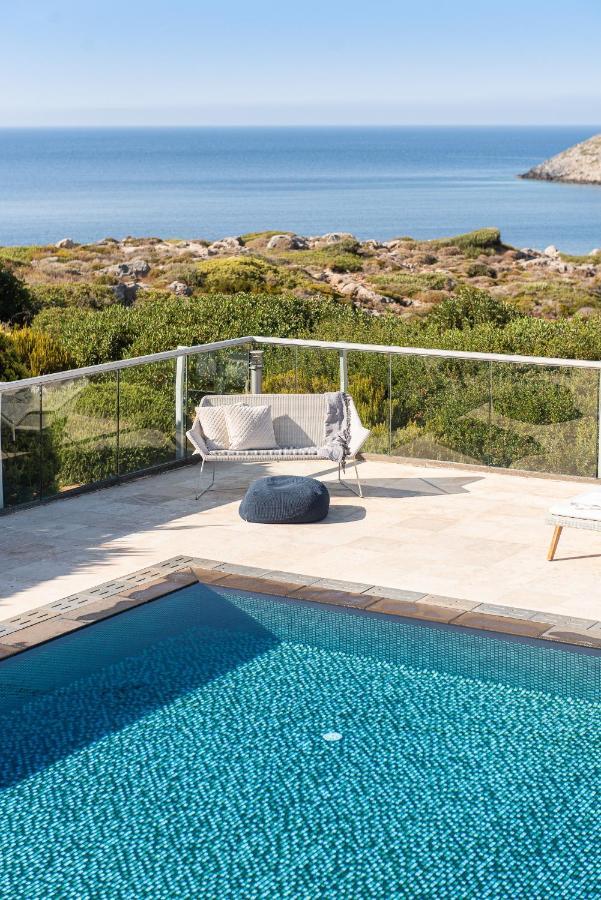Magnifique Villa Avec Piscine Au Bord De Mer Chorafakia エクステリア 写真