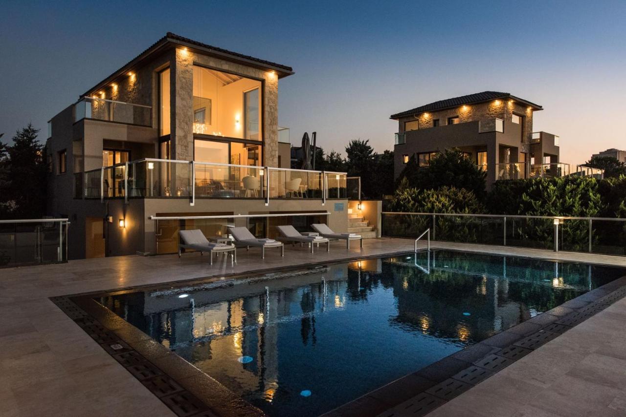 Magnifique Villa Avec Piscine Au Bord De Mer Chorafakia エクステリア 写真